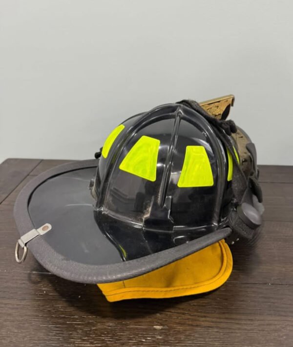 Cairns 880 Smoothie Fire Helmet. - Image 5