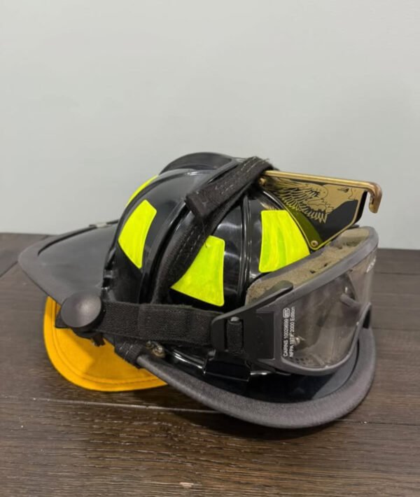 Cairns 880 Smoothie Fire Helmet.