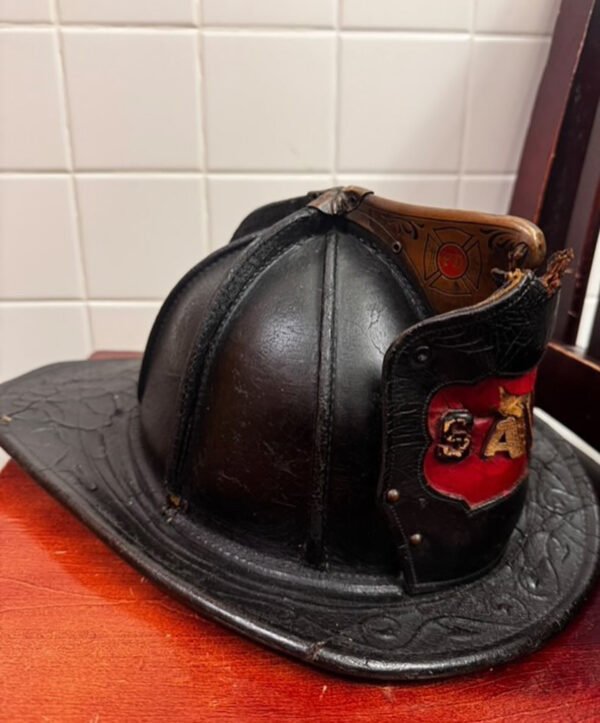 Cairns 5a Leather San Antonio Firefighter Helmet New York Double Rivet. - Image 2