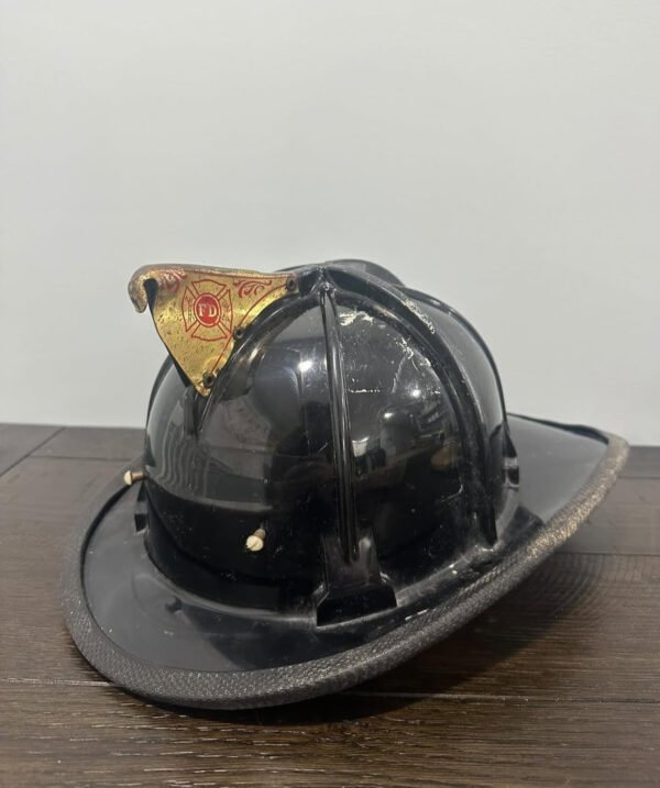 Cairns 880 Smoothie Fire Helmet.