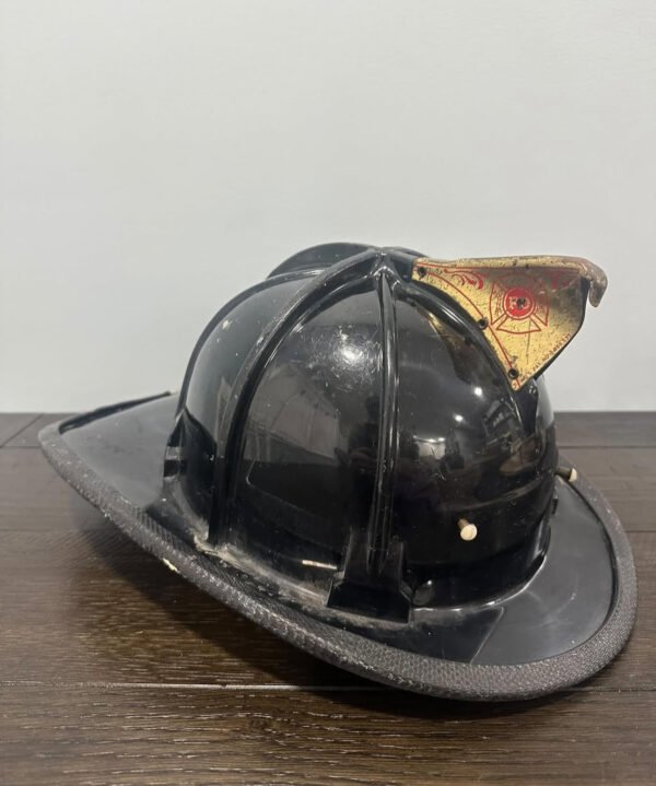 Cairns 880 Smoothie Fire Helmet. - Image 2