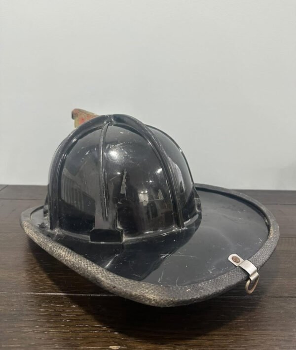 Cairns 880 Smoothie Fire Helmet. - Image 3