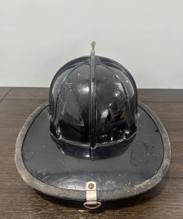 Cairns 880 Smoothie Fire Helmet. - Image 4
