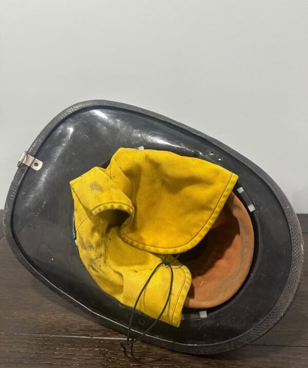 Cairns 880 Smoothie Fire Helmet. - Image 5