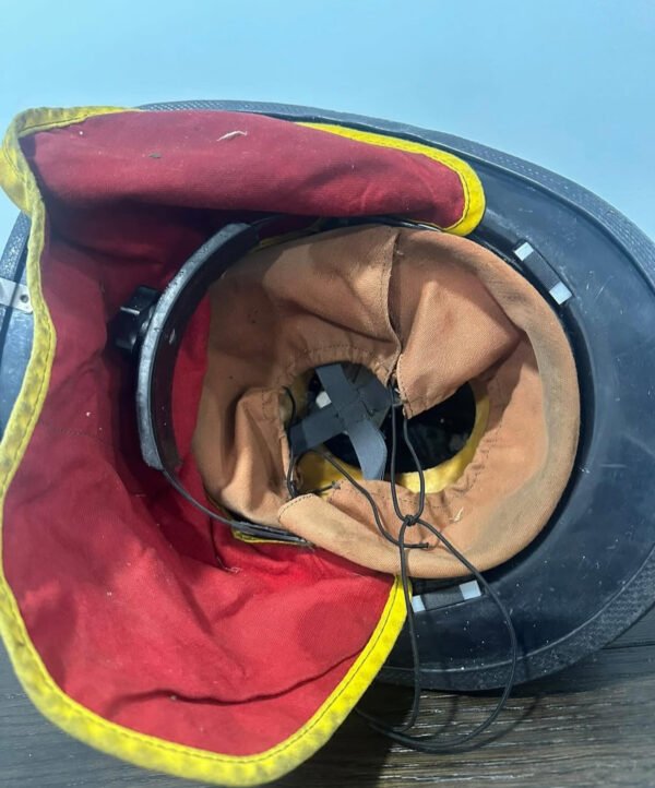 Cairns 880 Smoothie Fire Helmet. - Image 6