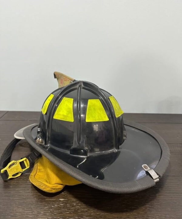 Cairns 880 Smoothie Fire Helmet - Image 2