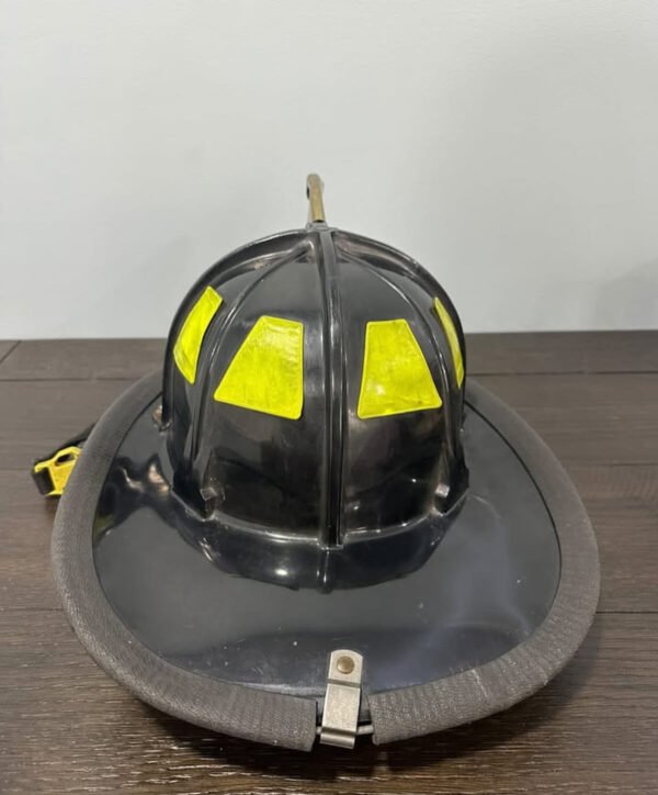 Cairns 880 Smoothie Fire Helmet - Image 3