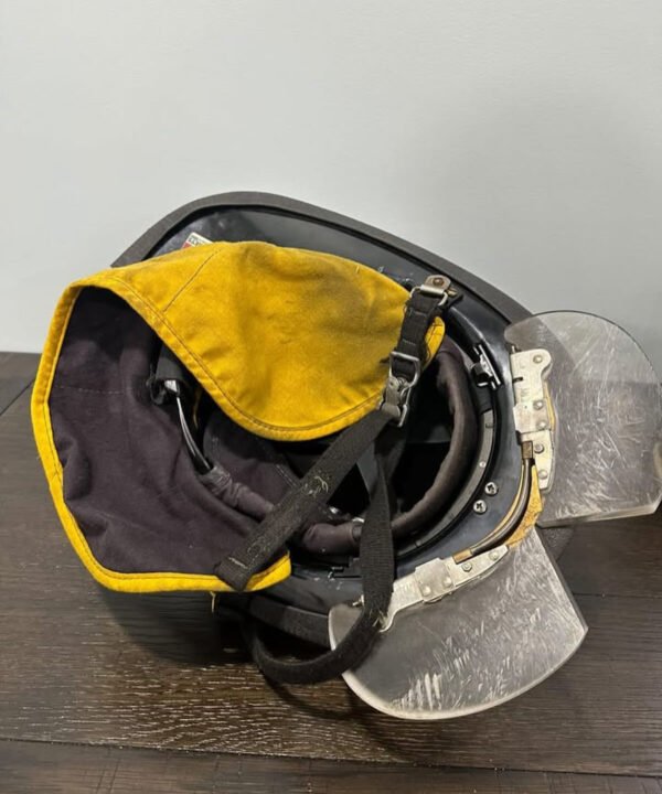 Cairns 880 Smoothie Fire Helmet - Image 6