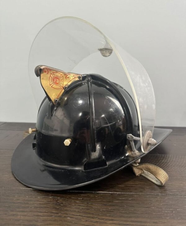 Cairns 880 Smoothie Fire Helmets. 2 yellow, 1 black - Image 5