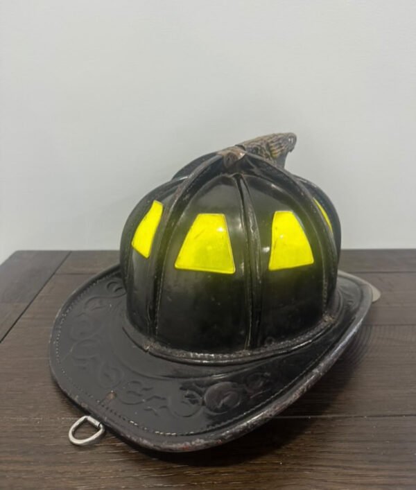 Cairns N6A Sam Houston Leather Fire Helmet. – MFG 2004 – Good Condition - Image 4