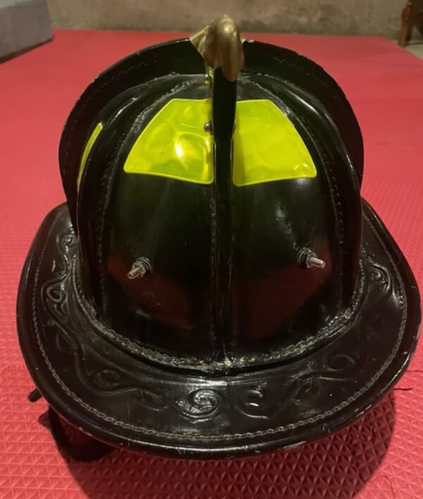 Cairns N6A Sam Houston Leather Fire Helmet. – MFG 2017 – Good Condition - Image 2