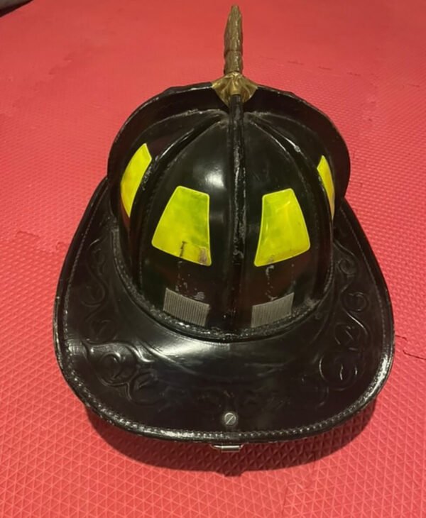 Cairns N6A Sam Houston Leather Fire Helmet. – MFG 2017 – Good Condition - Image 4