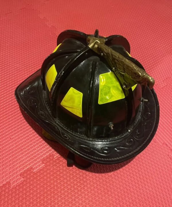 Cairns N6A Sam Houston Leather Fire Helmet. – MFG 2017 – Good Condition - Image 5