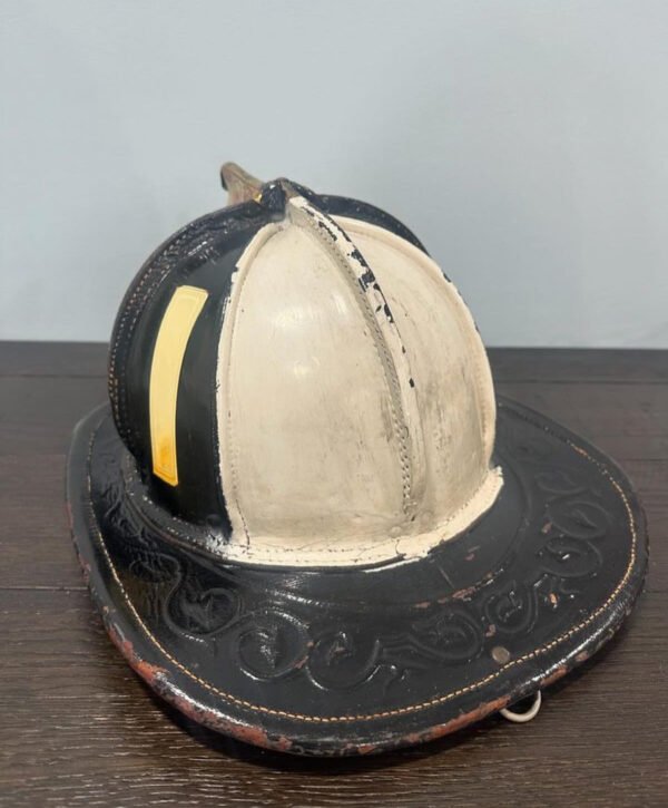 Cairns 5A Leather Fire Helmet - Image 2