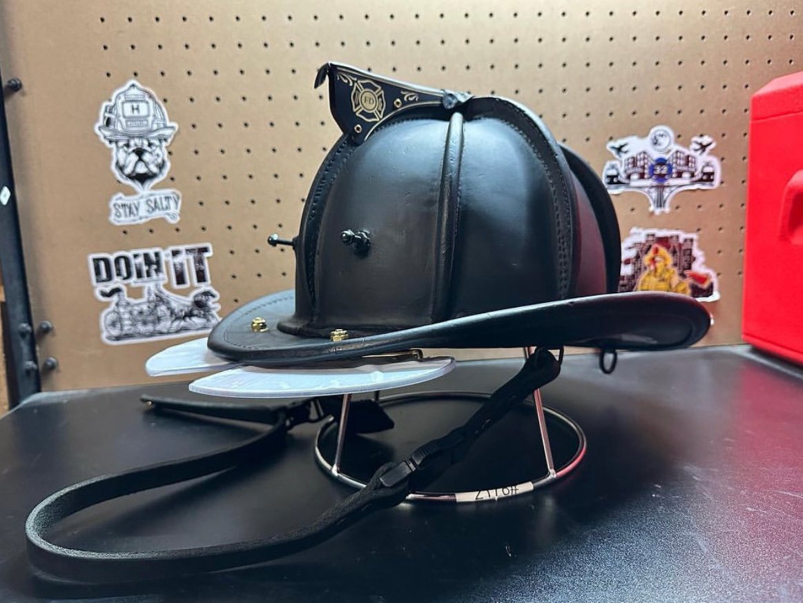 2001 Cairns N6A Firefighter helmets