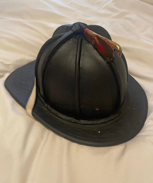 Cairns 5a Q code fire fighter helmet - Image 4