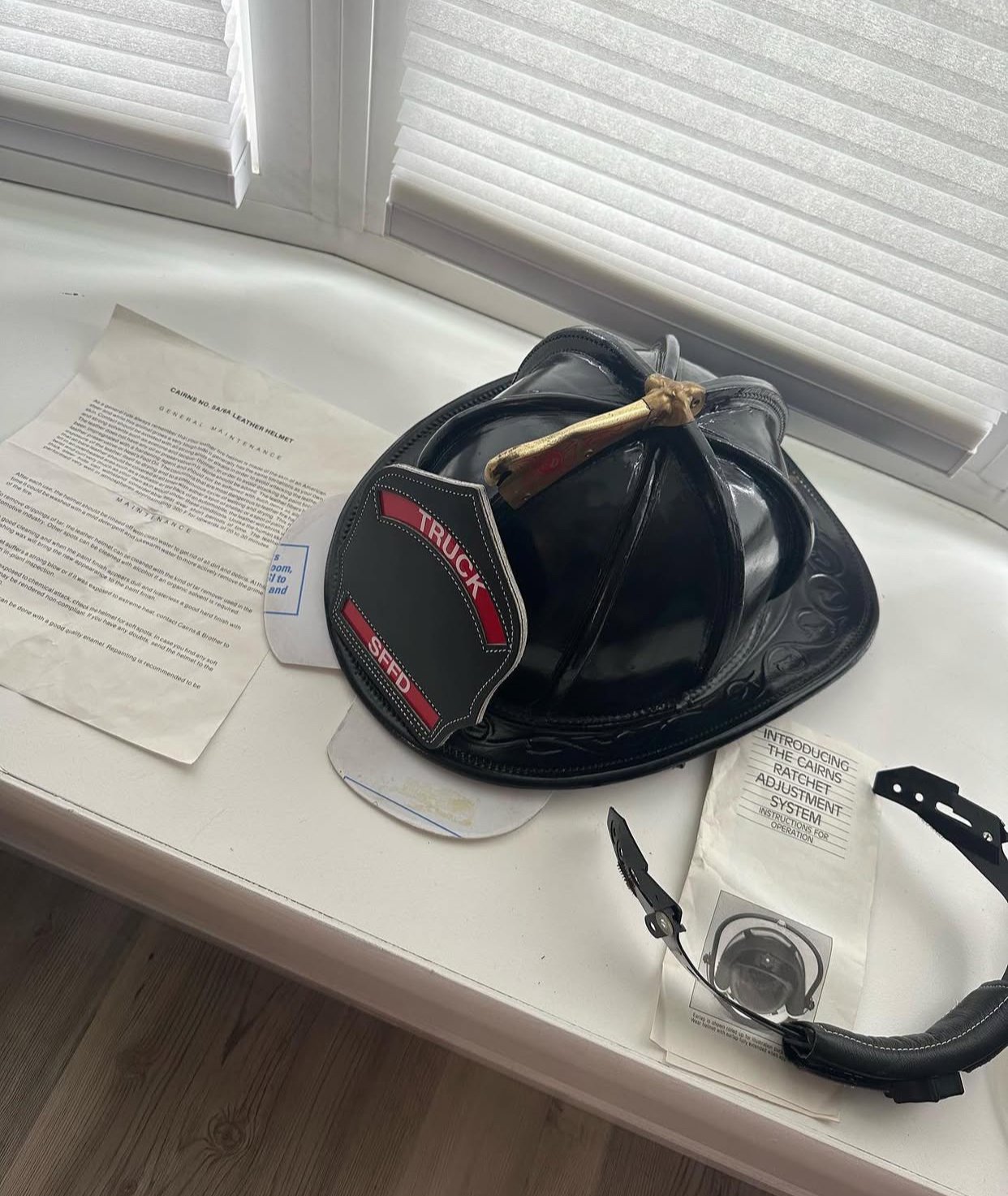 Cairns N6A Leather Fire Helmet. - Image 3