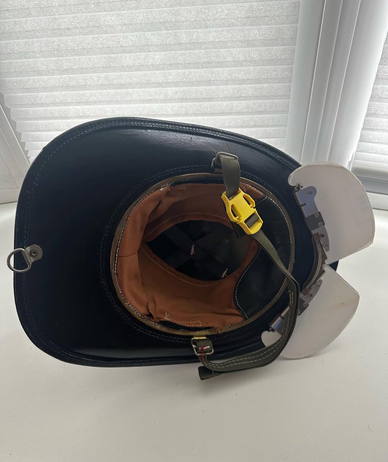 Cairns N6A Leather Fire Helmet. - Image 6